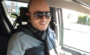 Mehdi Belbachir, 25 ans, atteint de myopathie, lance un défi à Cyril Hanouna: l'embaucher en tant que chroniqueur.