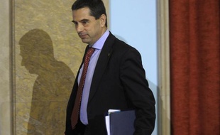 Le gouvernement portugais a admis pour la première fois mercredi avoir besoin d'un an de plus pour redresser ses finances alors que les mesures d'austérité qu'il met en oeuvre sous la tutelle de ses créanciers internationaux ont plongé le pays dans la récession.