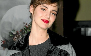 Louise Bourgoin dédicacera son livre.