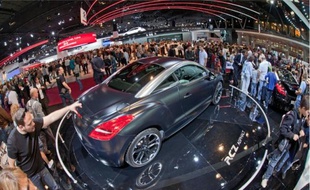 Le Peugeot RCZ Asphalt recouvert d'un noir mat très tendance est limité à 500 exemplaires.