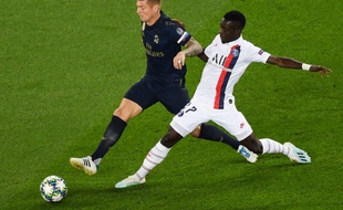 Gueye n'a pas laissé respirer Kroos une minute au Parc des Princes.