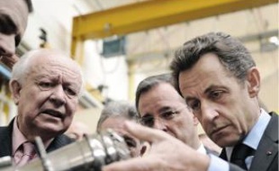 Jean-Claude Gaudin, Thierry Mariani et Nicolas Sarkozy, hier, chez Eurocopter.