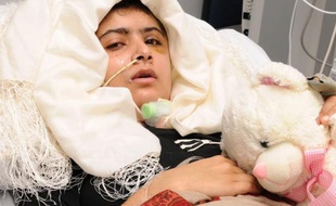 La jeune fille devra subir ensuite une chirurgie réparatrice au niveau de la boîte crânienne, "mais pas avant plusieurs semaines", selon le Dr Rosser qui pense que Malala "devrait probablement pouvoir récupérer pleinement".