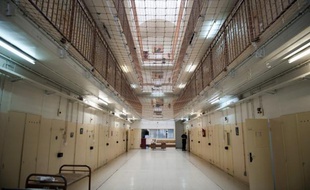 Une entreprise reconnue "employeur" d'une détenue, des indemnités versées pour son "licenciement" en prison: le droit du travail se fraie un chemin en détention grâce à une décision originale des prud'hommes dont la portée reste à confirmer.