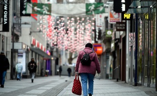 Une femme dans une rue de Cologne, en Allemagne, le 4 janvier 2020.