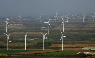 Le parc éolien de la Bretagne a fourni plus de la moitié de l'électricité produite en 2011 dans cette région, en fort déficit électrique, a annoncé mardi Réseau transport d'électricité (RTE).