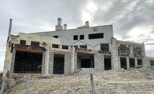 Sur le front de mer de Lacanau, l'ancien hôtel L'Oyat sera transformé en une résidence de 19 logements