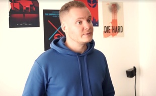Sur sa page Facebook, le médecin généraliste a posté une vidéo dans laquelle il explique que, si les médecins généralistes ont parfois du retard, c'est pour consacrer à leurs patients le temps dont ils ont besoin.