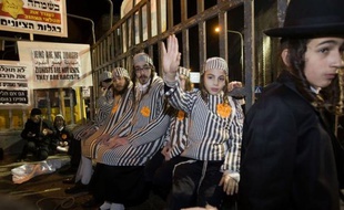 L'utilisation de l'étoile jaune samedi soir durant une manifestation à Jérusalem de Juifs orthodoxes a suscité dimanche de nombreuses protestations en Israël.