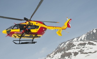 Photo d'illustration d'un hélicoptère de secours en montagne.