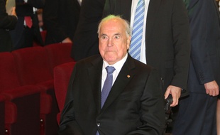 L'ancien chancelier allemand Helmut Kohl lors d'un événement célébrant le 150e anniversaire de l'entreprise allemande BASF, à Ludwigshafen, en Allemagne, le 23 avril 2015.
