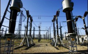 Quelque cinq millions de Français ont été privés d'électricité samedi soir, une gigantesque panne qui a affecté toute l'Europe de l'ouest à la suite d'une importante défaillance en Allemagne, faisant passer le continent à deux doigts d'un black out total.