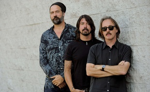 Dave Grohl, Krist Novoselic et Pat Smear en 2014.