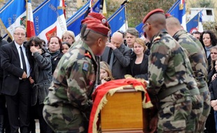 Les familles des trois militaires tués par Mohamed Merah à Toulouse et Montauban les 11 et 15 mars déplorent ne pas avoir été conviées au défilé du 14 juillet, soulignant que leurs enfants avaient été "assassinés par un terroriste sur le sol français", a indiqué l'un d'eux dimanche dans un communiqué.