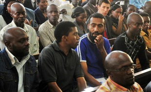 Des auteurs du double attentat de Kampala, dont le "cerveau" Issa Ahmed Luyima (D), le 15 novembre 2011 à Kampala
