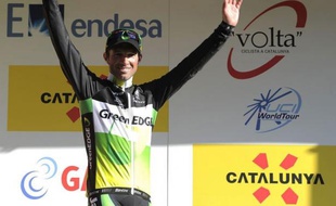 Le Suisse Michael Albasini (GreenEdge), déjà vainqueur de la 1re étape du Tour de Catalogne, a fait coup double en remportant mardi au sprint la 2e étape, sur un circuit de 161 km autour de Gérone, devançant l'Italien Cataldo (Omega Pharma) et le Colombien Uran (Sky).
