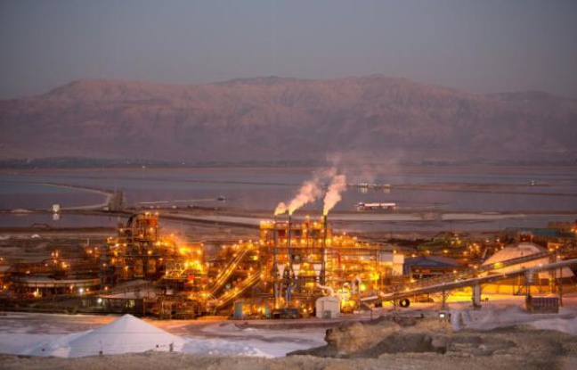 Une usine au bord de la Mer morte en Israël, le 16 février 2016 Une usine au bord de la Mer morte en Israël, le 16 février 2016