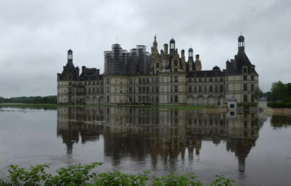 Combien Coute Le Château De Chambord Inondations: coût incertain, proche du milliard d'euros