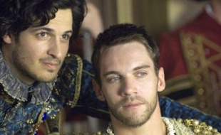 Emmanuel Leconte, le jeune acteur français qui joue François 1er dans «The Tudors» et Jonathan Rhys Meyers qui y joue Henry VIII