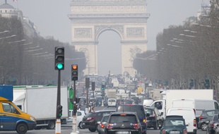 Illustration de la pollution à Paris, le 18 mars 2015.