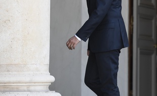 Emmanuel Macron sur le perron de l’Élysée, le 23 mai 2017.