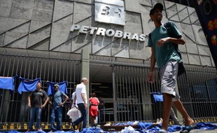 Manifestation de travailleurs de Petrobras le 29 janvier 2015 devant le siège de la compagnie à Rio de Janeiro