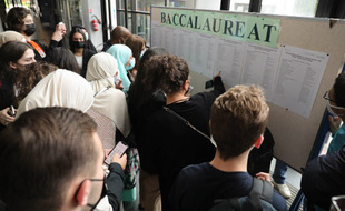 La répartition des modes d'évaluation du bac nouvelle formule est maintenue: les épreuves terminales pèseront 60% de la note finale et le contrôle continu 40%.