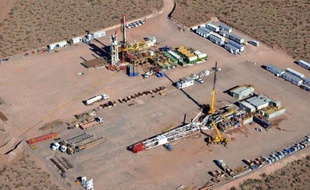 Après avoir bouleversé la donne aux Etats-Unis, gaz et pétrole de schiste commencent à modifier le paysage énergétique mondial, avec des effets de plus en plus visibles même si leurs ramifications sont encore incertaines.