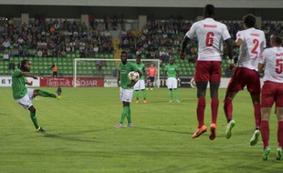 Le Stéphanois Assou-Ekotto lors du barrage aller contre Milsami (1-1), le 20 août 2015.