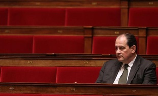 Jean-Christophe Cambadélis, secrétaire national du PS aux Questions européennes, a assuré lundi sur LCI qu'il demanderait la suspension de celui ou celle qui a fait fuiter le brouillon très polémique du texte de son parti contre Angela Merkel et sa politique.