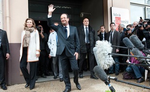 François Hollande vote à Tulle le 6 mai 2012.