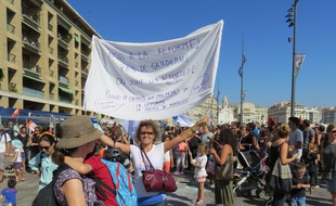 Marseille, le 12 septembre 2014, les parents d'ÈlËves manifestent devant la mairie de Marseille.