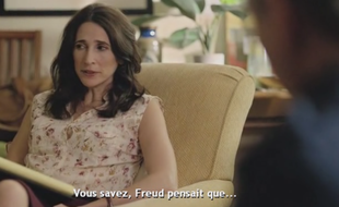 Michaela Watkins (Valerie) dans Casual, sur Canal+ le 1er juin 2016.