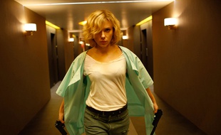 Scarlett Johansson dans le film de Luc Besson, Lucy