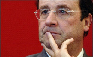 La classe politique française a gardé jeudi une certaine réserve sur la fin chaotique de l'odyssée du Clemenceau, la gauche accusant surtout le gouvernement d'avoir attendu trop longtemps pour prendre la décision qui s'imposait, et l'UMP faisant le dos rond.