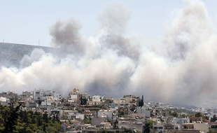 Un incendie dans la banlieue est d'Athènes, le 17 juillet 2015.