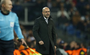 Peter Bosz, l'entraîneur de Dortmund, vit probablement ses dernières heures sur le banc du Borussia.