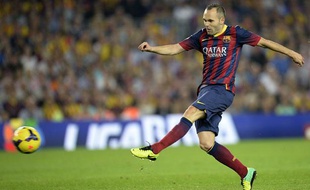 le joueur du FC Barcelone Andrès Iniesta contre le Real Madrid, le 26 octobre 2013 au Camp Nou.