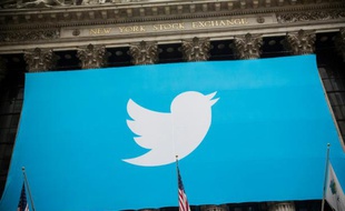 Le logo de Twitter déployé sur la bourse de New York, le 7 novembre 2013