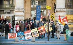 Des postiers ont manifesté pour refuser la délocalisation de cette Poste.