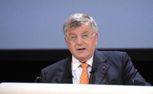 La cour d'appel de Paris examine jeudi la demande de nullité présentée par l'ex-PDG de France Télécom, Didier Lombard, de sa mise en examen pour harcèlement moral dans l'enquête sur la vague de suicides dans le groupe, a-t-on appris de sources concordantes.