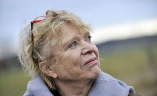 La candidate EELV à la présidentielle, Eva Joly, a critiqué dimanche le billet publié dans Le Point par Patrick Besson, dans lequel le journaliste se moque de son accent, estimant qu'il constituait une "attaque raciste", "symptomatique de l'état de la France".