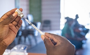 La dose de rappel pour tous qui se dessine également en France est-elle réellement fondée ?