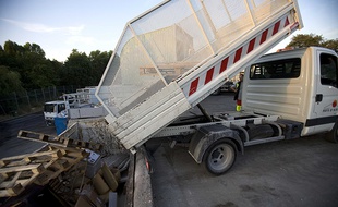 Les communes pourront-elles bientôt se prêter des camions bennes grâce à une plateforme collaborative?