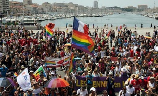 De 10.000 à 50.000 militants et sympathisants de la cause homosexuelle, selon la police ou les organisateurs, ont défilé samedi à Marseille à l'occasion de la parade de l'Europride placée sous le signe du mariage pour tous.