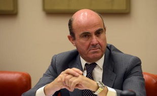 Le gouvernement espagnol approuvera le 24 août les "lignes générales" de la structure de défaisance ou "bad bank" imposée en échange du plan européen d'aide à ses banques, qui pourra aller jusqu'à cent milliards d'euros, a annoncé dimanche le ministre de l'Economie Luis de Guindos.