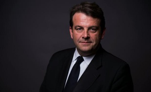 Thierry Solère, député Les Républicains, pose le 23 mars 2016 à Paris