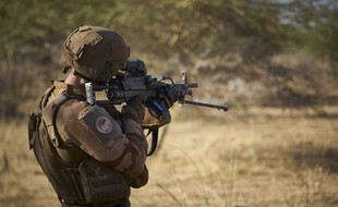 Un soldat de la force Barkhane à la frontière burkinabée, le 10 novembre 2019 (image d'illustration).