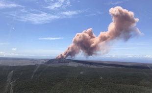 Des milliers d'habitants de Hawaii ont été invités à se réfugier après une éruption volcanique.
