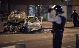 De nouveaux incidents ont émaillé dans la nuit de samedi à dimanche à Bron. (Illustration PHILIPPE DESMAZES / AFP)